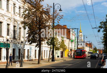 Vue sur la rue Krestovaya à Rybinsk, Russie Banque D'Images