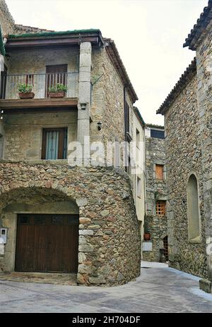 Centre historique de Massanet de Cabrenys commune de la région catalane d'Alto Ampurdán dans la province de Gérone, Catalogne, Espagne Banque D'Images