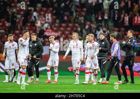 Varsovie, Pologne.15 novembre 2021.Les joueurs de Pologne sont vus après le match de qualification Qatar de la coupe du monde de la FIFA 2022 entre la Pologne et la Hongrie au stade PGE Narodowy.Score final; Pologne 1:2 Hongrie.Crédit : SOPA Images Limited/Alamy Live News Banque D'Images