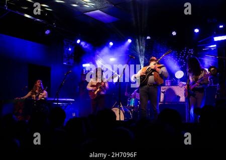 Le groupe de rock canadien The Sheepdogs se livre au Lee's Palace à Toronto. Banque D'Images