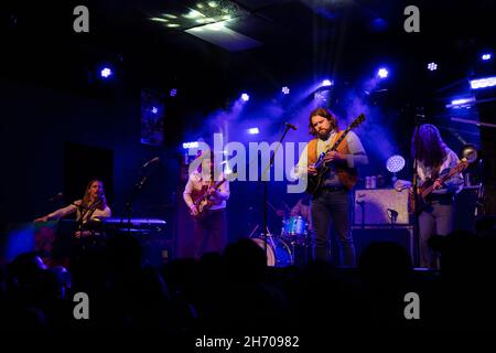 Le groupe de rock canadien The Sheepdogs se livre au Lee's Palace à Toronto. Banque D'Images