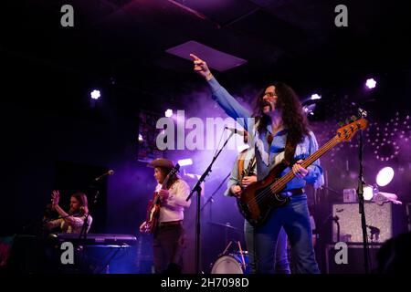 Le groupe de rock canadien The Sheepdogs se livre au Lee's Palace à Toronto.(G-D Shamus Currie, Jimmy Bowskill, Ewan Currie, Ryan Gullen) Banque D'Images