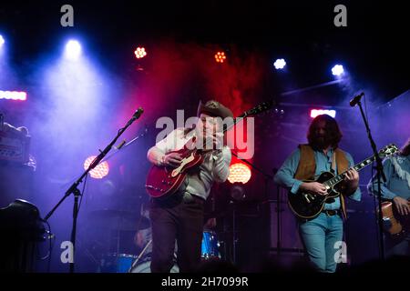 Le groupe de rock canadien The Sheepdogs se livre au Lee's Palace à Toronto. Banque D'Images