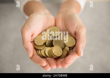 pièces de monnaie dans la main Banque D'Images