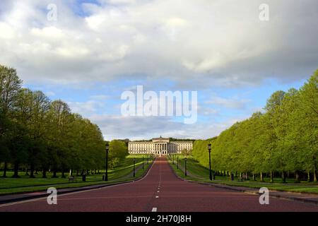 Belle allée menant au Parlement Stormont en Irlande du Nord Banque D'Images