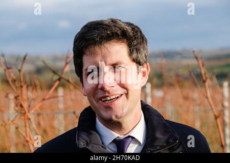 Pouilly-le-Monial (France), 18 novembre 2021.Julien Denormandie, ministre de l'Agriculture, était en visite dans la région du Beaujolais à l'occasion du l Banque D'Images