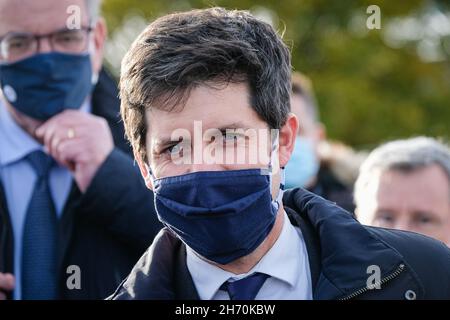 Pouilly-le-Monial (France), 18 novembre 2021.Julien Denormandie, ministre de l'Agriculture, était en visite dans la région du Beaujolais à l'occasion du l Banque D'Images