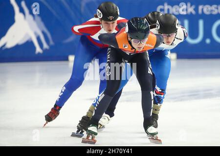 Debrecen, Hongrie.19 novembre 2021.DEBRECEN, HONGRIE - NOVEMBRE 19: Xandra Velzeboer des pays-Bas en compétition lors de la coupe du monde de patinage de vitesse sur piste courte de l'UIP au Foix Arena le 19 novembre 2021 à Debrecen, Hongrie (photo d'Istvan Derencsenyi/Orange Pictures) crédit: Orange pics BV/Alay Live News Banque D'Images