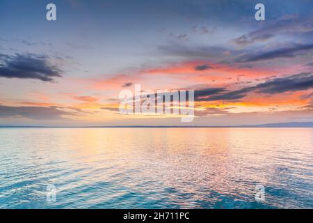 Vue depuis Arbon sur le lac de Constance au lever du soleil, canton de Thurgau, Suisse Banque D'Images