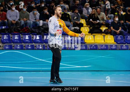 Barcelone, Espagne.18 novembre 2021.Andreas Wolff de Lomza vive Kielce lors du match de la Ligue des champions de l'EHF entre le FC Barcelone et Lomza vive Kielce au Palau Blaugrana à Barcelone.(Image de crédit : © David Ramirez/DAX via ZUMA Press Wire) Banque D'Images