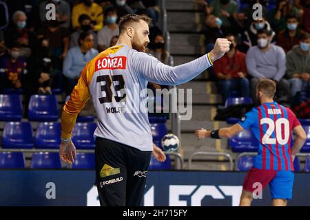 Barcelone, Espagne.18 novembre 2021.Andreas Wolff de Lomza vive Kielce lors du match de la Ligue des champions de l'EHF entre le FC Barcelone et Lomza vive Kielce au Palau Blaugrana à Barcelone.(Image de crédit : © David Ramirez/DAX via ZUMA Press Wire) Banque D'Images