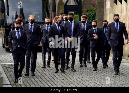 Les joueurs de Rangers assistent au service commémoratif de la cathédrale de Glasgow.Le 26 octobre 2021, il a été annoncé que l'ancien Scotland, Rangers et gérant d'Everton Walter Smith était décédé à l'âge de 73 ans.Date de la photo : vendredi 19 novembre 2021. Banque D'Images