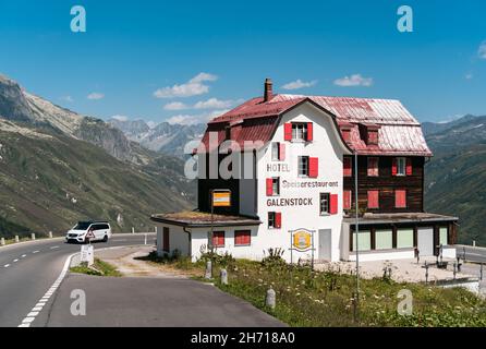 Furkapass, Suisse - 8 août 2021 : Hôtel Galenstock au col de la montagne Furka en Suisse. Banque D'Images