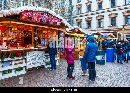 Budapest, Hongrie: Janvier 2018 - marché de Noël à Budapest, destination européenne de vacances d'hiver. Banque D'Images