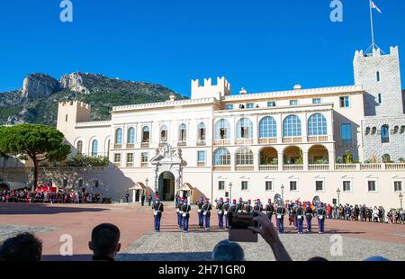 Monaco ville, Monaco.19 novembre 2021.Famille royale au Palais princier de Monaco-ville, le 19 novembre 2021, à l'occasion de la célébration de la Journée nationale Monacos crédit: Albert Nieboer/pays-Bas OUT/point de vue OUT/dpa/Alay Live News Banque D'Images