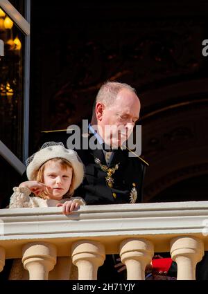 Monaco ville, Monaco.19 novembre 2021.Le Prince Albert II et la princesse Gabriella de Monaco au Palais princier de Monaco-ville, le 19 novembre 2021, à l'occasion de la célébration de la Journée nationale Monacos crédit: Albert Nieboer/pays-Bas OUT/point de vue OUT/dpa/Alay Live News Banque D'Images