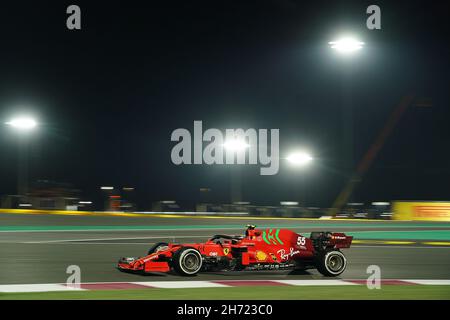 Losail, Qatar.19 novembre 2021.Motorsport: Formule 1, devant le Grand Prix du Qatar: Le pilote monégasque Charles Leclerc de l'écurie Ferrari dirige sa voiture lors de la deuxième séance d'entraînement sur la piste.Credit: Hasan Bratic/dpa/Alay Live News Banque D'Images