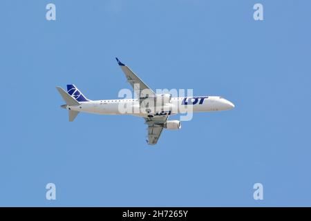 LOT (est le porte-drapeau de la Pologne), Embraer E195LR Banque D'Images