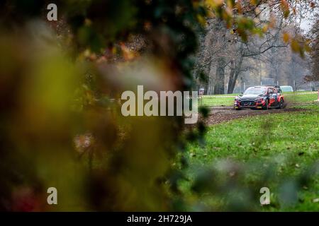 02 Solberg Oliver (swe), Edmondson Elliot (gbr), Hyundai 2C Competition, Hyundai i20 coupe WRC, action pendant le Rallye ACI Monza, 12e tour du WRC 2021 de la FIA, FIA World Rally Championship, du 18 au 21 novembre 2021 à Monza, Italie - photo Nikos Katikis / DPPI Banque D'Images