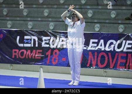 Piscine Polo Natatorio, Rome, Italie, 19 novembre 2021,Arbitre match pendant la FTC Telekom Budapest vs Lille UC - Waterpolo EuroLeague femmes match Banque D'Images