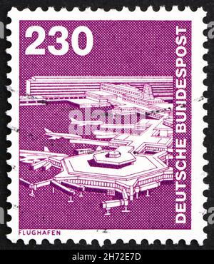 ALLEMAGNE - VERS 1979: Un timbre imprimé en Allemagne montre l'aéroport de Francfort, vers 1979 Banque D'Images