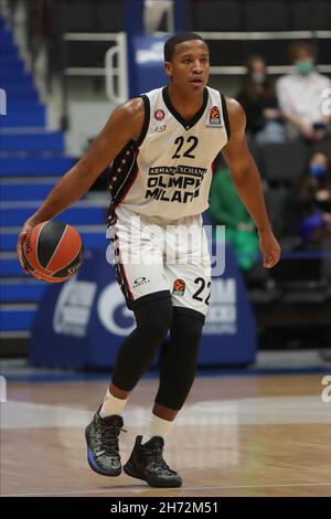 Saint-Pétersbourg, Russie.19 novembre 2021.Devon Hall of BC Armani Exchange en action pendant le match EuroLeague de Turkish Airlines BC Zenit / AX Armani échanges à Sibur Arena à Saint-Pétersbourg.SAINT-PÉTERSBOURG, - NOVEMBRE 19: Photo par Anatoliy Medved Credit: Orange pics BV/Alay Live News Banque D'Images