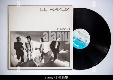 LP Cover and vinyle de Vienne, le quatrième album studio du groupe de musique électronique britannique Ultravox, sorti en 1980 Banque D'Images