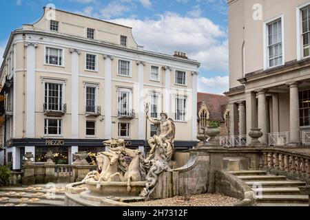 Fontaine de Neptune sur la Promenade à Cheltenham Gloucestershire, Royaume-Uni, le 16 novembre 2021 Banque D'Images