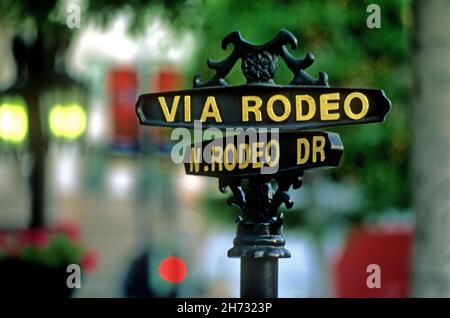 Panneau pour via Rodeo et Rodeo Drive à Beverly Hills, CA Banque D'Images