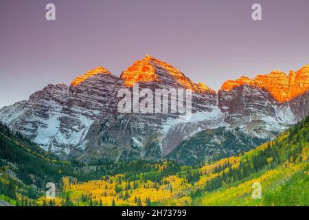 Photo paysage de la cloche de Maroon à Aspen Colorado automne saison, États-Unis au coucher du soleil Banque D'Images