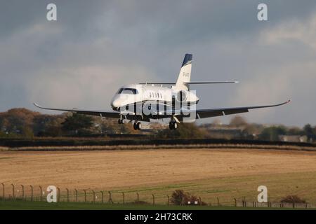 G-LATO, un Cessna Citation Latitude exploité par Zenith Aviation, à l'aéroport international de Prestwick lors de la conférence COP26 sur les changements climatiques qui se tient dans la ville voisine de Glasgow. Banque D'Images