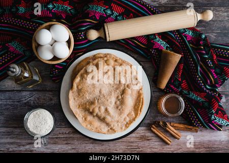 recette mexicaine de buñuelos et ingrédients du dessert traditionnel pour Noël au Mexique Banque D'Images