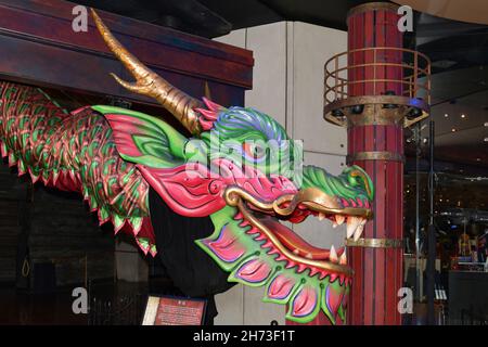 Nevada USA 5 septembre 2021 Lucky le sourire Water Dragon est énorme et coloré et peut être situé à l'entrée du théâtre MGM Grand Las Vegas Banque D'Images