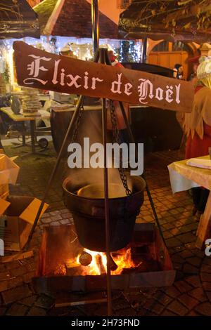 FRANCE, HAUT-RHIN (68), RIBEAUVILLA©, VENTE DE SOUPE (ÉLIXIR DE NOËL), MARCHÉ DE NOËL MÉDIÉVAL Banque D'Images