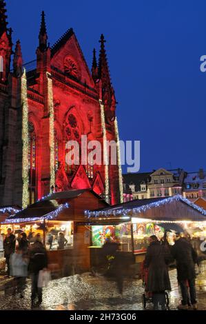 FRANCE, HAUT-RHIN (68), MULHOUSE, MARCHÉ DE NOËL, PLACE DE LA RÉUNION Banque D'Images