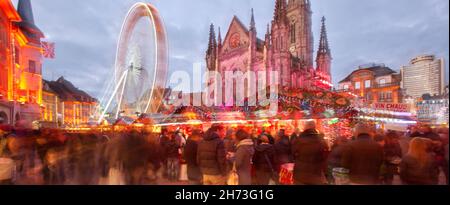 FRANCE, HAUT-RHIN (68), MULHOUSE, MARCHÉ DE NOËL, PLACE DE LA RÉUNION Banque D'Images