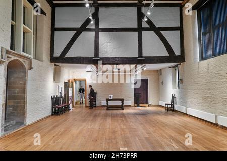 Salle d'école Tudor, construite en pierre calcaire et poutres en chêne entre 1529 et 1532, Newark, Angleterre. Banque D'Images