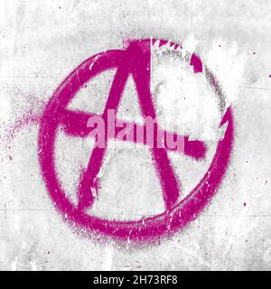 Symbole rose de l'anarchie peint sur le vieux mur qui s'écaille.Idéal pour les textures, les arrière-plans et les concepts. Banque D'Images