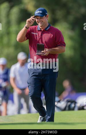 Dubaï, Émirats arabes Unis.20 novembre 2021.Patrick Reed, des États-Unis, part du green au cinquième trou lors de la journée 3 du Championnat du monde DP à Jumeirah Golf Estates, Dubaï, Émirats arabes Unis, le 20 novembre 2021.Photo de Grant Winter.Utilisation éditoriale uniquement, licence requise pour une utilisation commerciale.Aucune utilisation dans les Paris, les jeux ou les publications d'un seul club/ligue/joueur.Crédit: UK Sports pics Ltd/Alay Live News crédit: UK Sports pics Ltd/Alay Live News Banque D'Images