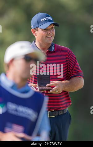 Dubaï, Émirats arabes Unis.20 novembre 2021.Patrick Reed, des États-Unis, part du green au cinquième trou lors de la journée 3 du Championnat du monde DP à Jumeirah Golf Estates, Dubaï, Émirats arabes Unis, le 20 novembre 2021.Photo de Grant Winter.Utilisation éditoriale uniquement, licence requise pour une utilisation commerciale.Aucune utilisation dans les Paris, les jeux ou les publications d'un seul club/ligue/joueur.Crédit: UK Sports pics Ltd/Alay Live News crédit: UK Sports pics Ltd/Alay Live News Banque D'Images