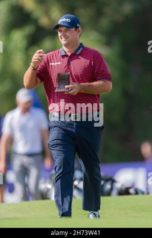 Dubaï, Émirats arabes Unis.20 novembre 2021.Patrick Reed, des États-Unis, part du green au cinquième trou lors de la journée 3 du Championnat du monde DP à Jumeirah Golf Estates, Dubaï, Émirats arabes Unis, le 20 novembre 2021.Photo de Grant Winter.Utilisation éditoriale uniquement, licence requise pour une utilisation commerciale.Aucune utilisation dans les Paris, les jeux ou les publications d'un seul club/ligue/joueur.Crédit: UK Sports pics Ltd/Alay Live News crédit: UK Sports pics Ltd/Alay Live News Banque D'Images