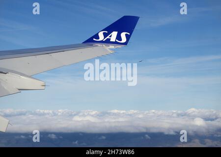 KOPENHAGEN, DANEMARK - 24 NOVEMBRE 2018 : vue de la cabine de l'avion à l'aile peu après le décollage Banque D'Images