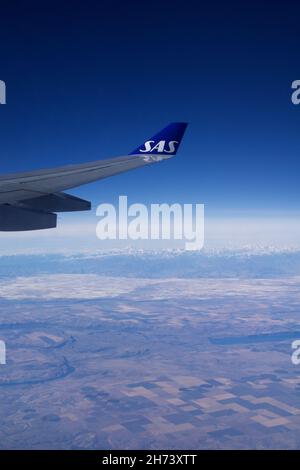 KOPENHAGEN, DANEMARK - 24 NOVEMBRE 2018 : vue de la cabine de l'avion à l'aile peu après le décollage Banque D'Images