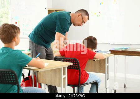 Élèves qui suivent des cours à l'école de langue Banque D'Images