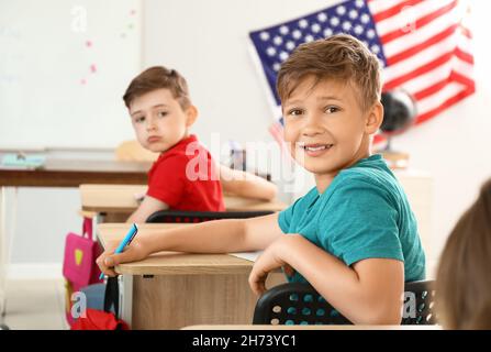 Élèves qui suivent des cours à l'école de langue Banque D'Images