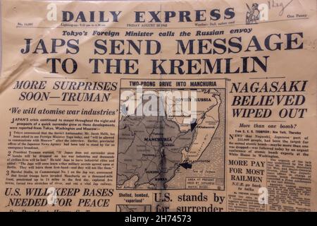 'JAP Envoyer un message au Kremlin' la première page du Daily Express le 10 août 1945 après la bombe atomique de Nagasaki. Banque D'Images