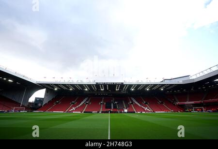 Vue générale de l'intérieur du stade avant le match de championnat Sky Bet à Bramall Lane, Sheffield.Date de la photo: Samedi 20 novembre 2021. Banque D'Images