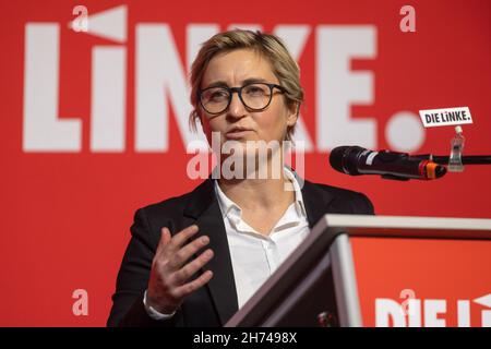 Bad Blankenburg, Allemagne.20 novembre 2021.Susanne Hennig-Wellsow, coprésidente fédérale du parti de gauche, prend la parole à la conférence du parti d'État.Suite au passage de Hennig-Wellsow à la direction fédérale du parti de gauche, un nouveau double leadership pour le parti d'État sera élu.Credit: Michael Reichel/dpa/Alay Live News Banque D'Images