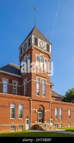 Fairfield, Illinois, États-Unis - 1er octobre 2021 : le palais de justice historique du comté de Wayne Banque D'Images