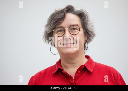 Bad Blankenburg, Allemagne.20 novembre 2021.Heike Werner (parti de gauche), ministre du travail, des affaires sociales, de la femme et de la famille de Thuringe et vice-présidente du parti de l'État de Thuringe, photographié en marge de la conférence du parti de gauche de Thuringe.Credit: Michael Reichel/dpa/Alay Live News Banque D'Images